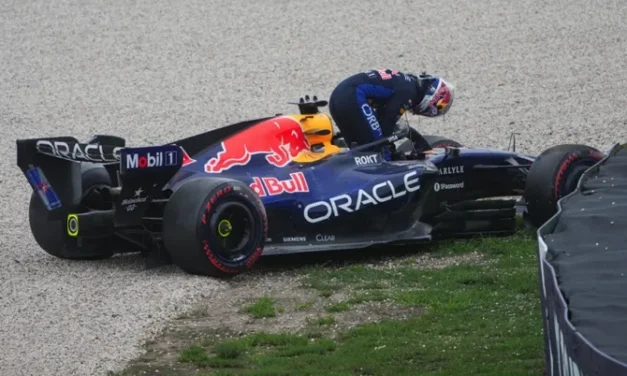 Verstappen gets X-rays on hands after crash at Australian GP qualifying