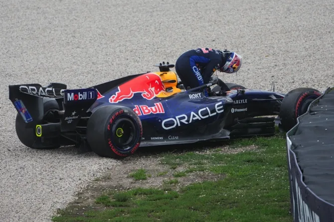 Australian Grand Prix: Verstappen gets X-rays on hands after crash at Australian GP qualifying