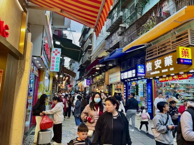 Stats: Retail sales value falls 3.2% in 2025