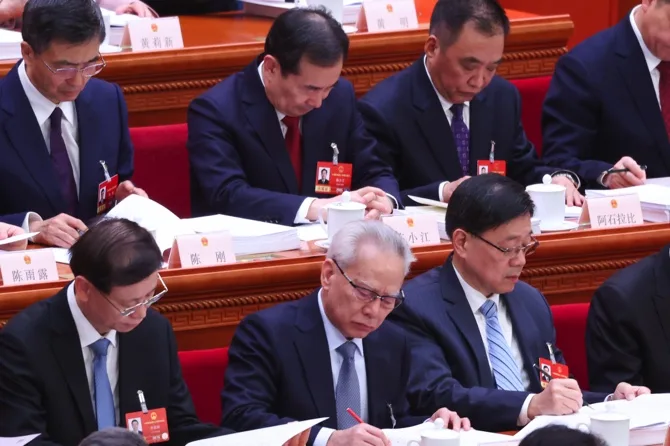 Gaming: CreditSights: Macau on track to meet revenue target